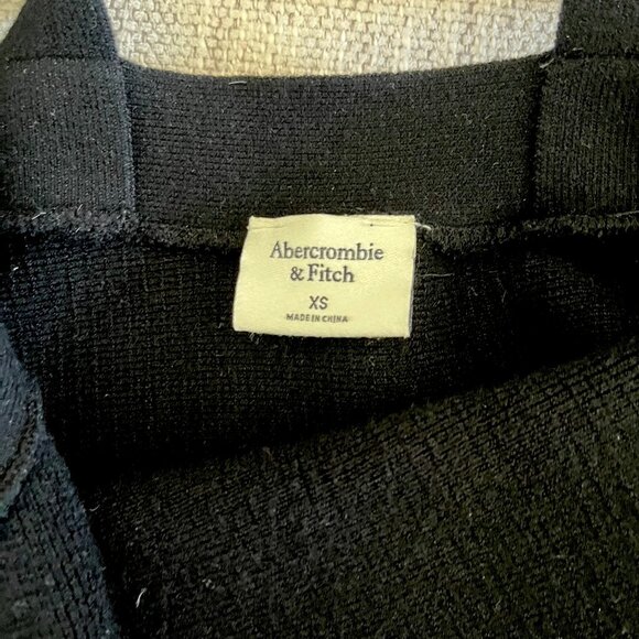 Abercrombie & Fitch Sweetheart Knit Ribbed Tank Top - Picture 3 of 3